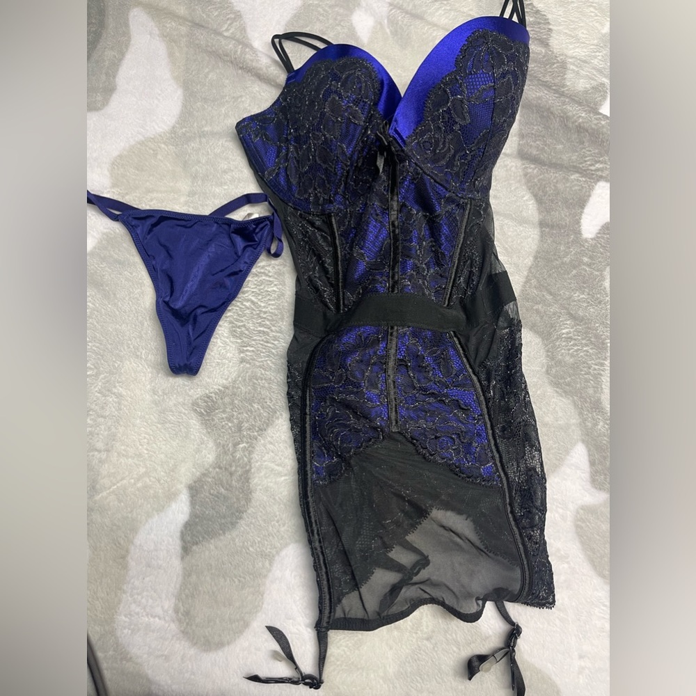 Victoria’s Secret very sexy garter bustier corset 36D vstring O/S